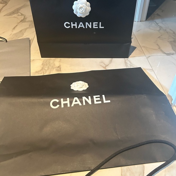 Authentic Chanel black paper bags - Picture 4 of 6